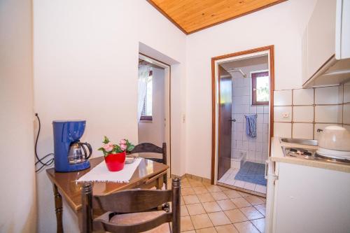 Apartments Pahljina - image 4