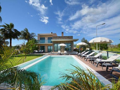 Elegant Albufeira Villa Villa Julialva Platinum 3 Bedrooms Games Room Great Pool Area - image 3