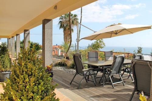 Magnificent Funchal Villa Villa Luzia 5 Bedrooms Sea City Views Pool Table - image 2