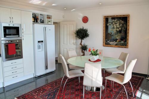 Magnificent Funchal Villa Villa Luzia 5 Bedrooms Sea City Views Pool Table - image 8