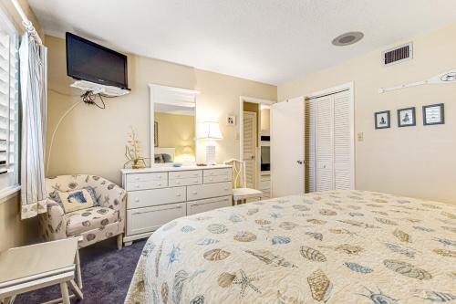 Latitude Condos - image 10