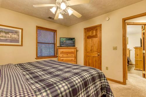 Brentwood Resort Pool FREE Attraction tickets Near Parkway Hot Tub Arcade Game WIFI!!! - image 9