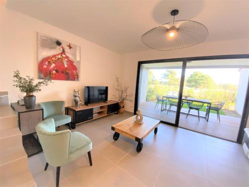 Jolie villa avec jacuzzi a 1km de la plage de Cala Rossa gîte à louer Marina Vizza