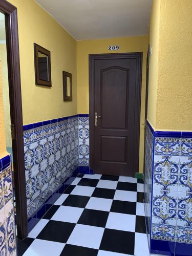 Single Room with Shared Bathroom