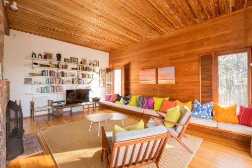 318 Hilltop Peace and Seclusion amidst National Seashore with Modern Architecture - image 2