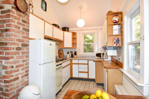 325 Newly furnished cottage Great South Wellfleet location Dog friendly - image 7