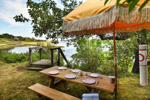 457 Waterfront Retreat with Private Beach Landing Covered Deck SUP Boards - image 2