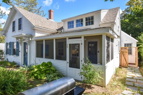 332 Downtown Location Spacious and Updated Home - main image