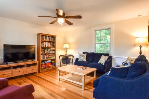 332 Downtown Location Spacious and Updated Home - image 2