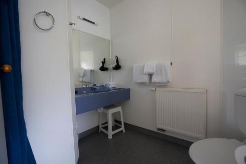 The Bay Motel Room Type - Queen Room