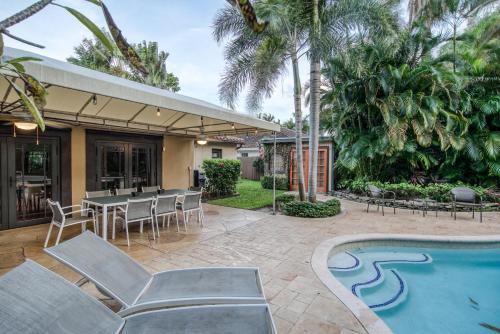Tropical Hideaway - image 3
