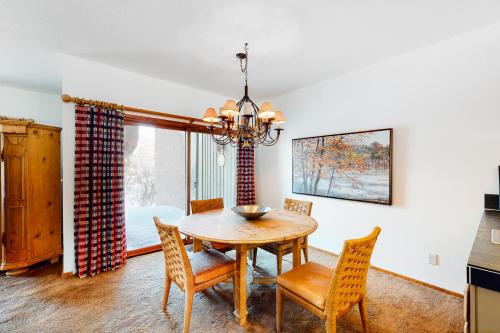 Summit Hideout - image 7