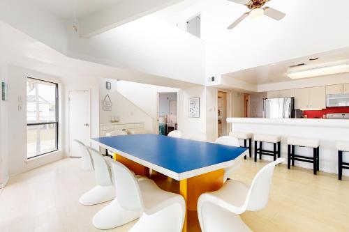 Pirates Beach Retreat - image 2