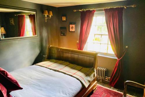 17th Century Boutique Getaway in the Countryside - image 11