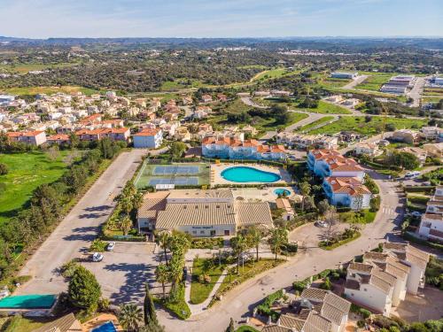 T2 Oasis Parque, Piscinas, Jacuzzi e tenis!