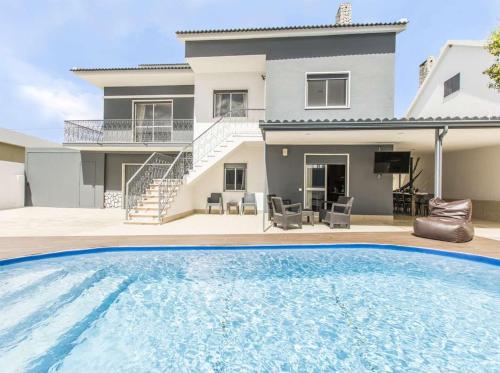 Stunning Aroeira Villa Villa Liri Gold 9 Bedrooms Pool Table and Gym Perfect for Families - image 2
