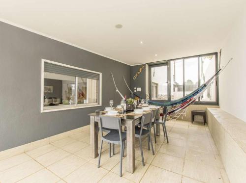 Stunning Aroeira Villa Villa Liri Gold 9 Bedrooms Pool Table and Gym Perfect for Families - image 6