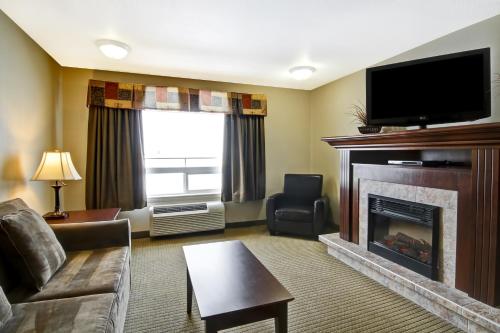 Queen Suite with Fireplace