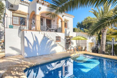 Senija Villa Sleeps 4 with Pool Air Con and WiFi gîte à louer Senija