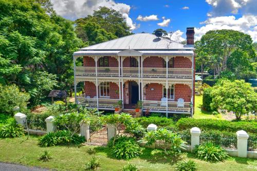 Currawong House Maleny Georgian Style Manor
