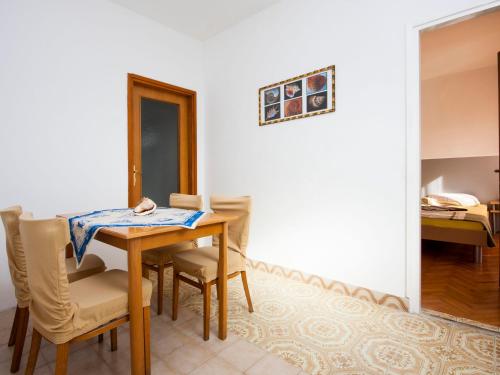 Apartments Tanfara 1283 - image 11