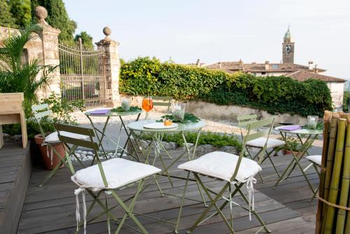 ผับ/เลาจน์, Albergo Al Sole in อัสโซโล