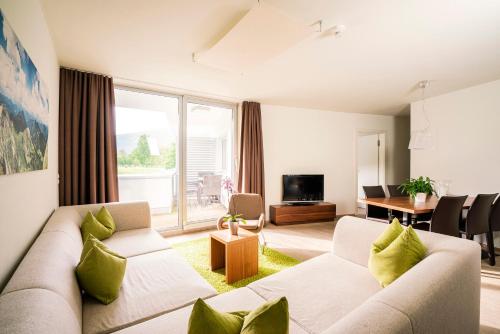 Apartment with Mountain View