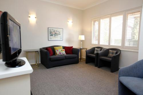 2 bedrooms, 3 beds