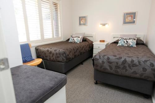 2 bedrooms, 3 beds