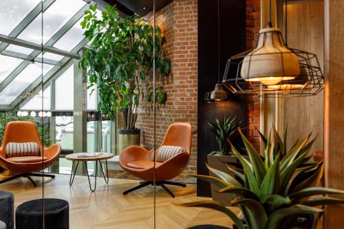 SCHUSTER Boarding House - image 12