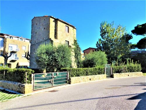 Caratteristica Torre con giardino e posto auto