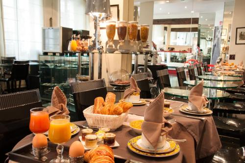 Food and beverages, Ile De France Opera Hotel in 2nd - Louvre - Bourse