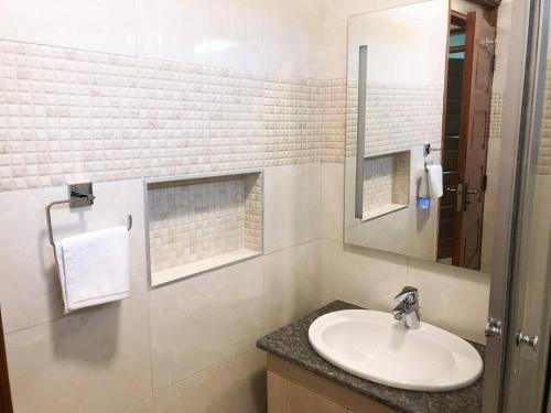Ayanna, Impeccable, Modern 1BR Apartment