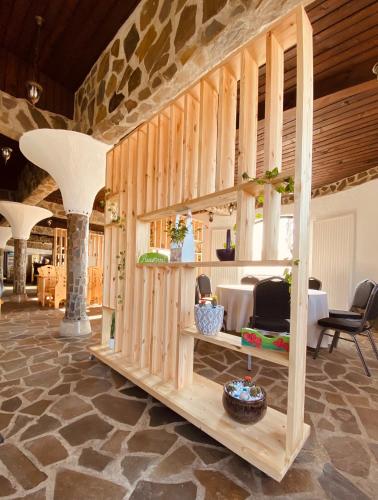 Restorāns, Cob Village - Casute din lut, self check-in, experienta in natura in Berca