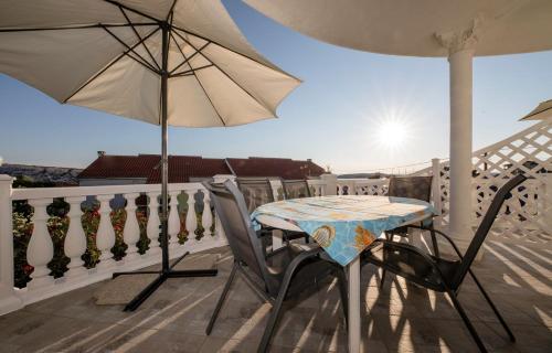  Apartments Jelena in Barbat na Rabu
