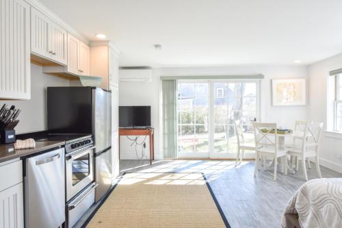 133A Three Newly Renovated Condos with Beach Access Private Patio and Roof Deck with Water Views - image 3