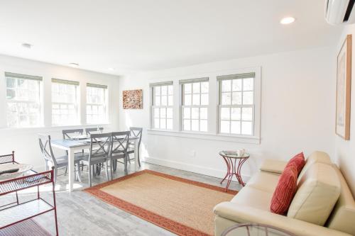 133A Three Newly Renovated Condos with Beach Access Private Patio and Roof Deck with Water Views - image 6