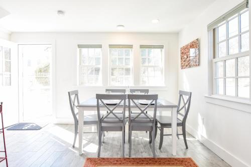 133A Three Newly Renovated Condos with Beach Access Private Patio and Roof Deck with Water Views - image 7