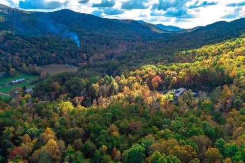 Christmas Lodge-Secluded near Downtown Blue Ridge, Blue Ridge – Updated  2023 Prices