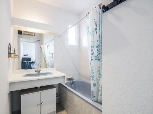 Apartment Les Rives du Lac-5 by Interhome near La Salad Elle