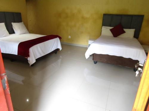 Phomolong Guest House, WestGate, Roodeporte