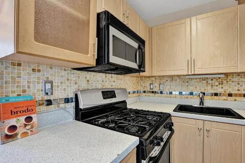 Gorgeous Apartment South Beach 1 block to Ocean - image 9