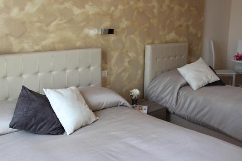 Windows on Rome - image 6