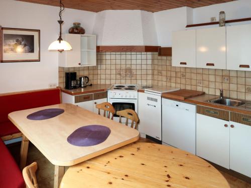 B&B Pfunds - Apartment Martina - PFD120 by Interhome - Bed and Breakfast Pfunds