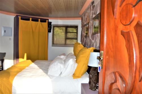 Superior King Room image 6