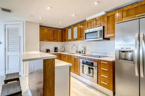 Modern Ocean Drive Condo in the Heart of Sobe! in Miami Beach, USA