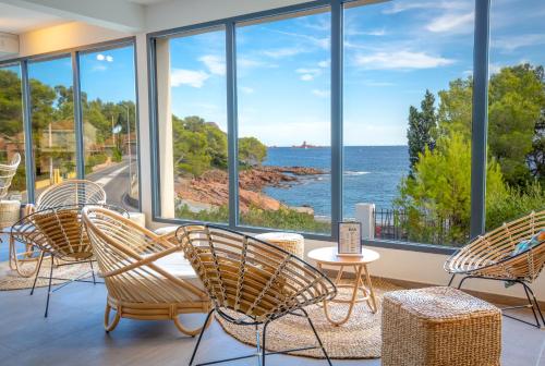 Bar/lounge, SOWELL HOTELS La Plage in Saint-Raphael