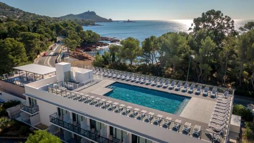 Exterior view, SOWELL HOTELS La Plage in Boulouris