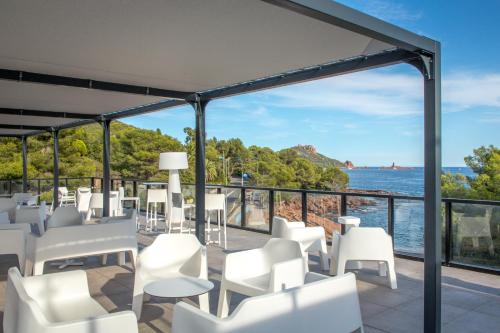 Bar/lounge, SOWELL HOTELS La Plage in Saint-Raphael