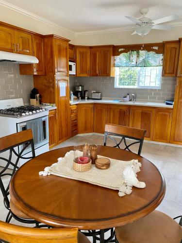 Ixoras Beach Apartments in Speightstown